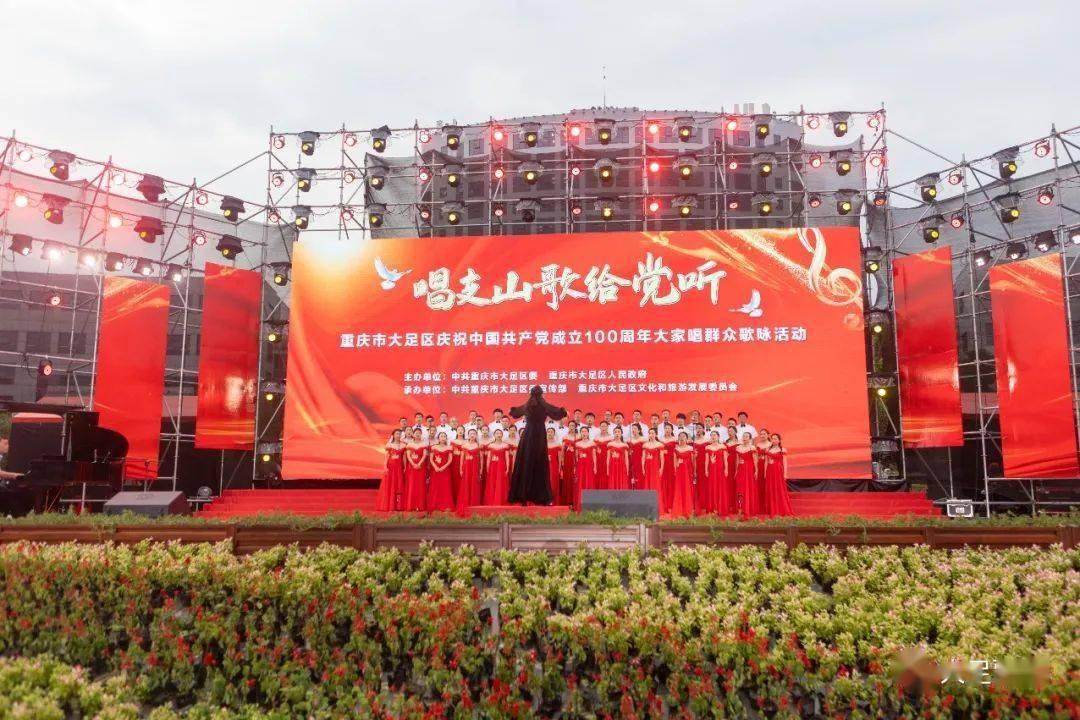 夏天到了，又到了秀身材的季节了，你选择好你的战袍了嘛？游戏画面